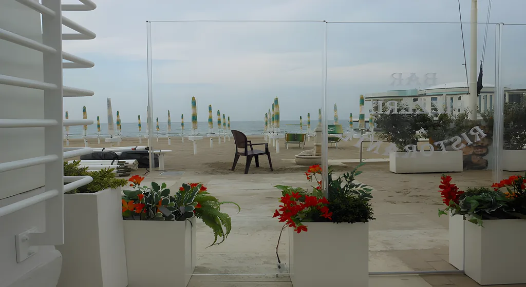 Frangivento in plexiglass – foto 8
